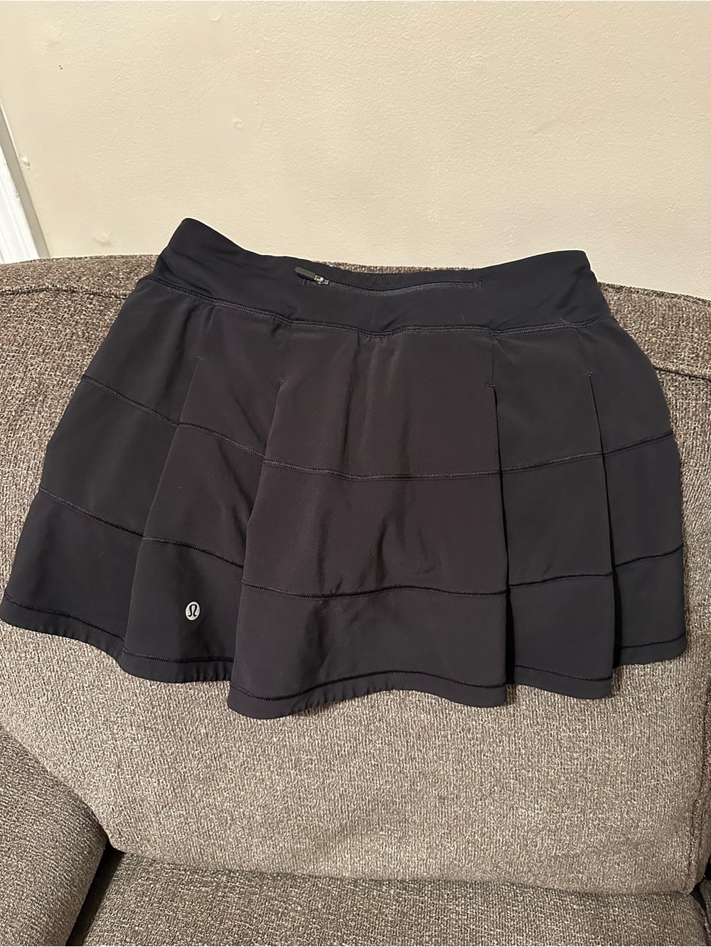 Lululemon Pace Rival blk size 4 skort. Excellent condition. No flaws or pilling. - Picture 2 of 7
